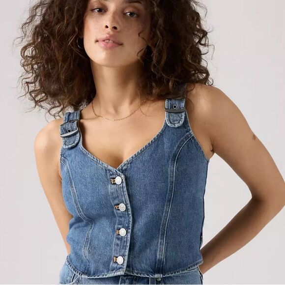 Levi's Tops - Levi’s Charlie Denim Button Up Crop Top in I’m Never Wrong w Adjustable Straps